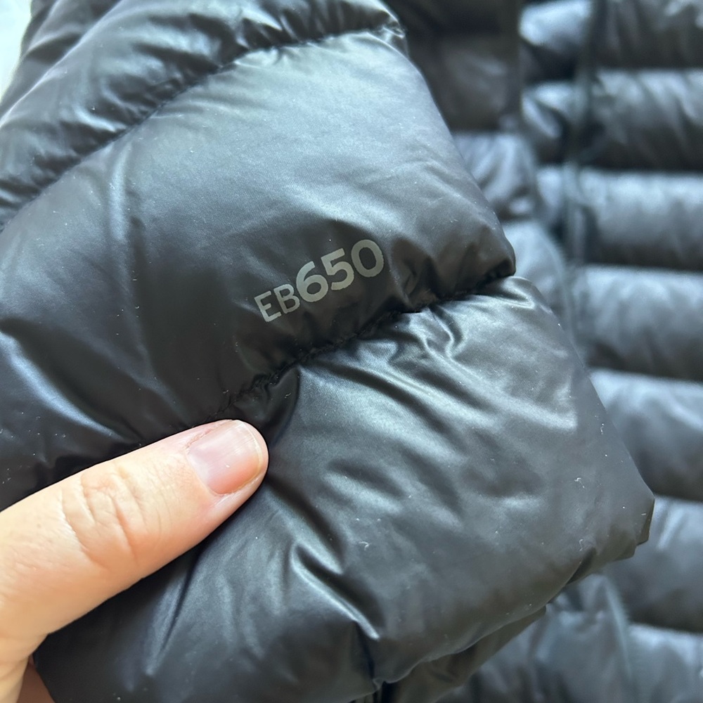 Eddie Bauer Black Hooded Puffer Jacket Hip Length with Zippered Pockets - Picture 4 of 5
